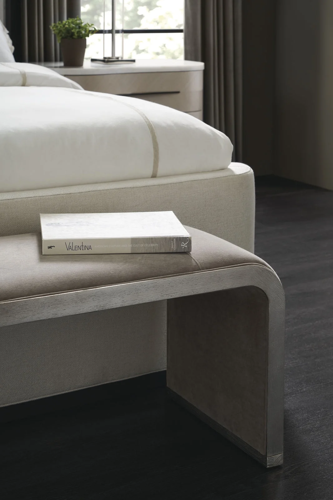 Caracole Classic Traverse Bench - Image 5