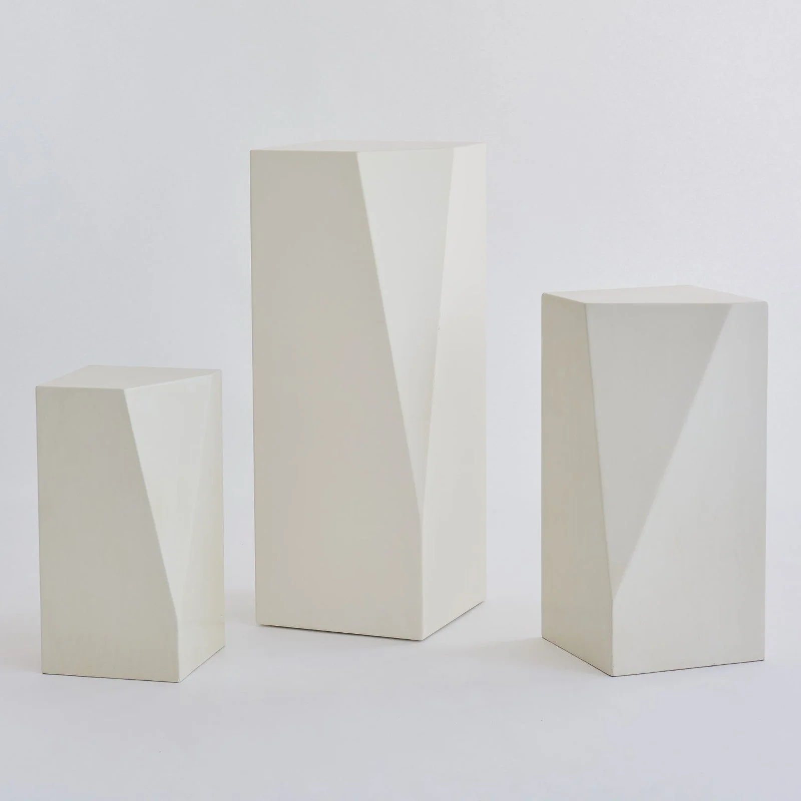 Global Views Facet Pedestal