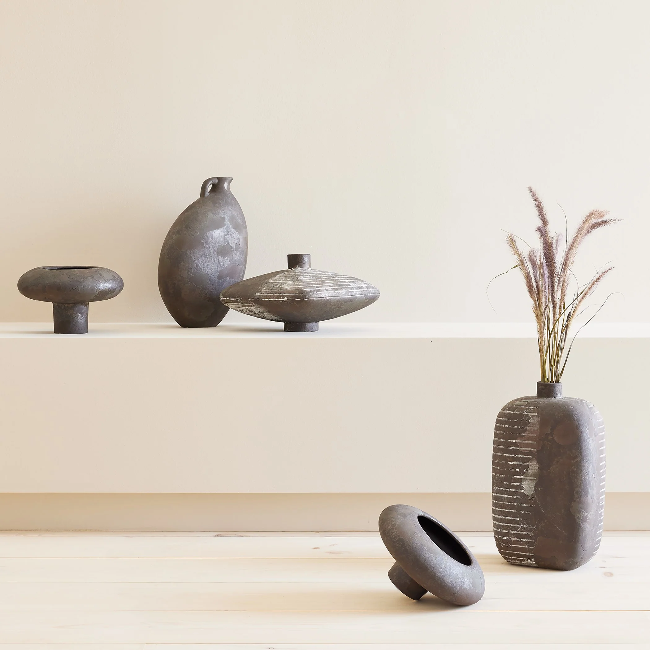 Global Views Lantern Vase Soot - Image 8