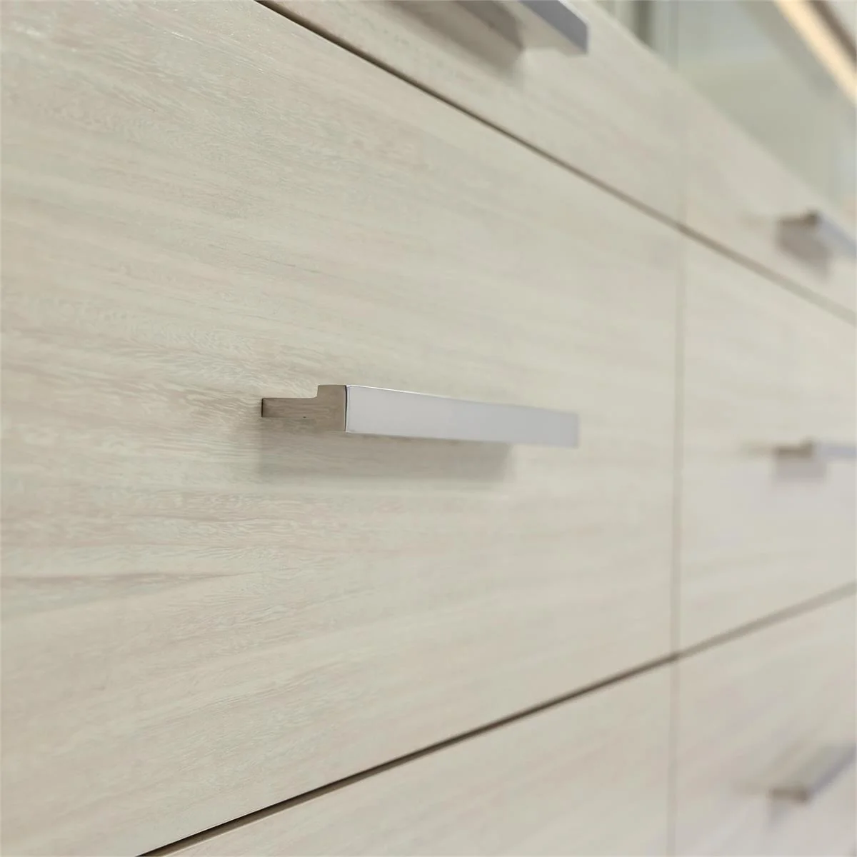 John Richard Beachside Nine-Drawer Dresser - Image 5