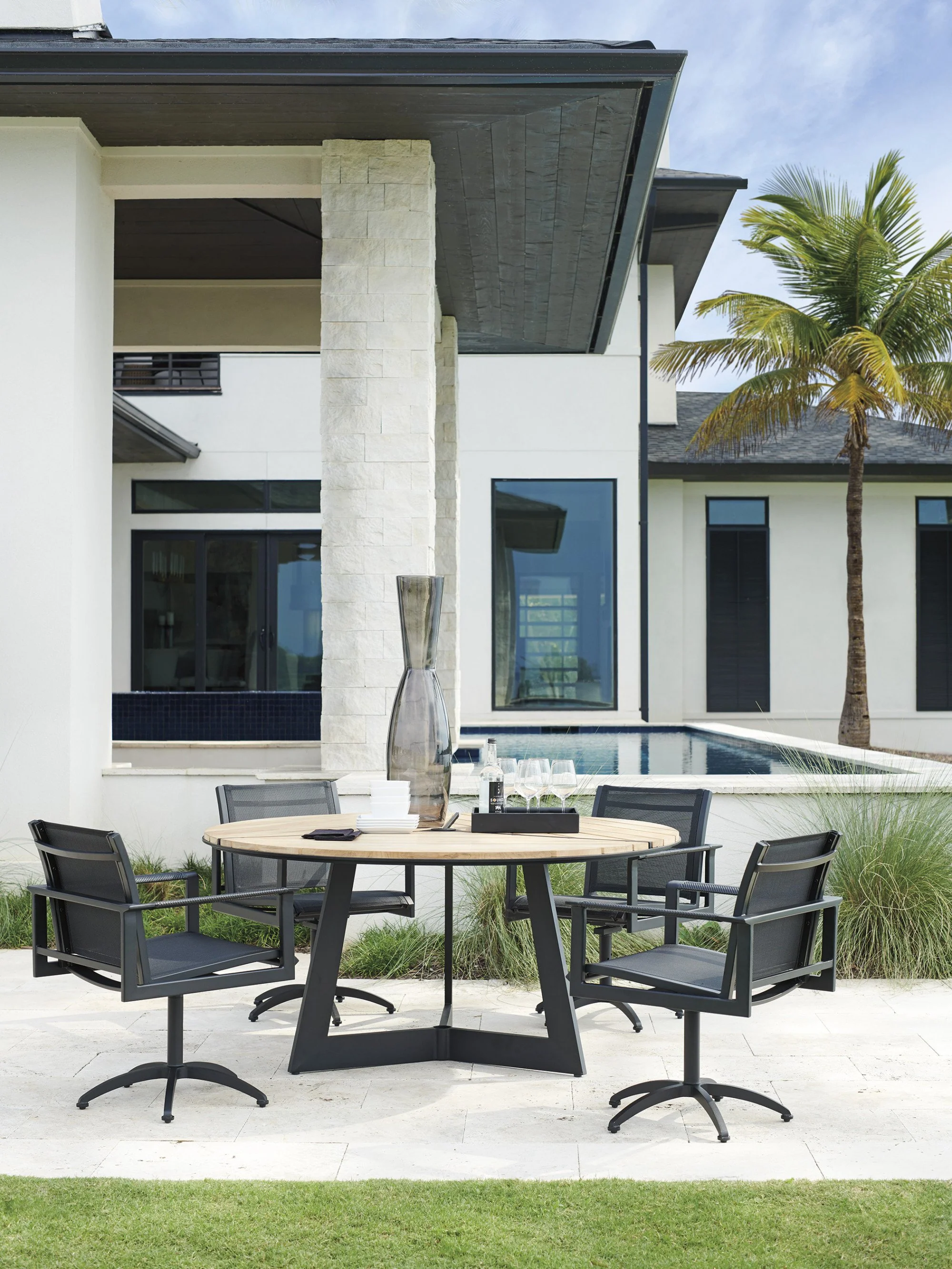 Tommy Bahama Outdoor South Beach Swivel Rocker Dining Chair - Image 4
